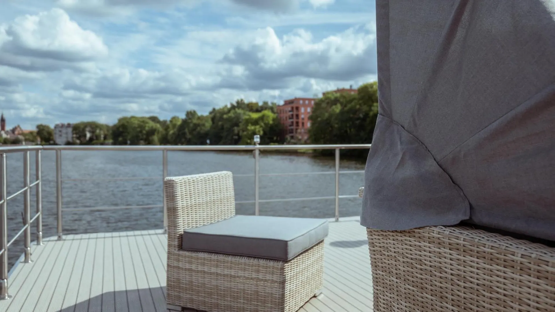 Botel Hotel Nena Hausboot Berlin